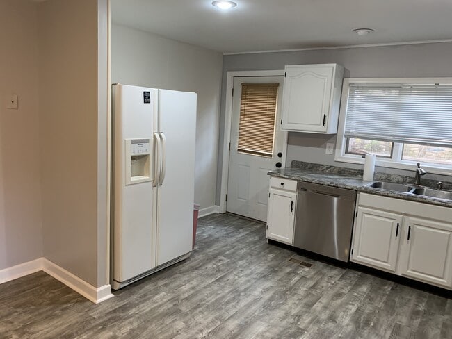 8398 Oakwood Rd in Severna Park, MD - Building Photo - Building Photo