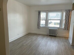 22 Nassau Blvd in Garden City, NY - Building Photo - Building Photo