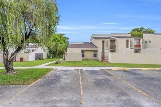 9131 Fontainebleau Blvd in Miami, FL - Building Photo - Building Photo