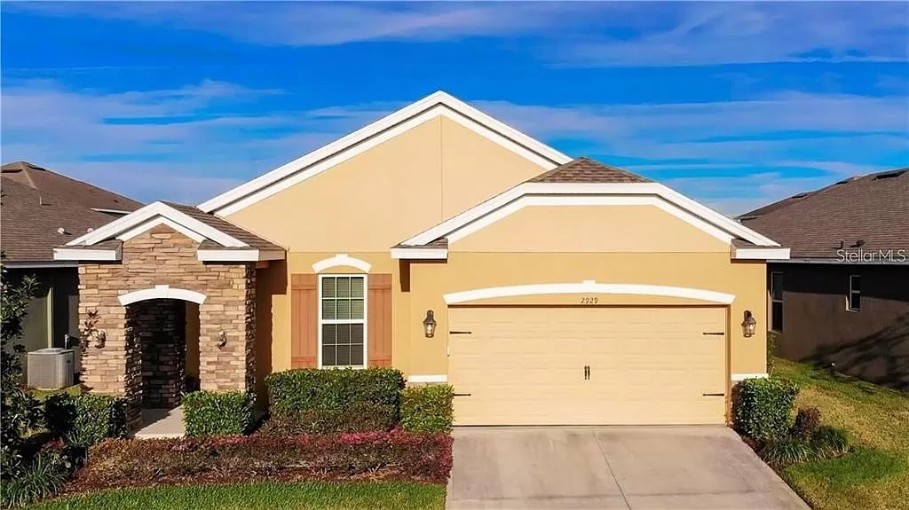 2929 Top Water Way in Kissimmee, FL - Building Photo