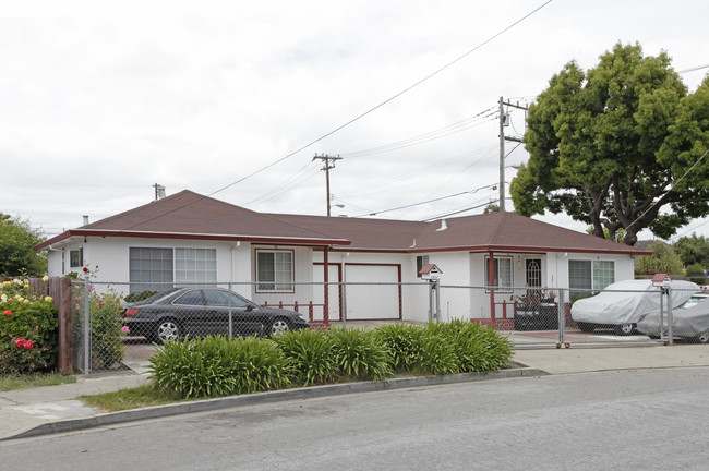 24105 Magna Ave in Hayward, CA - Building Photo - Building Photo