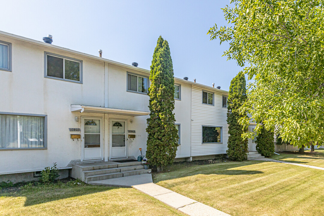 Glen Orr in Edmonton, AB - Building Photo