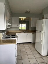 6010 Indrio Rd in Fort Pierce, FL - Foto de edificio - Building Photo