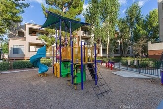 5515 Canoga Ave, Unit 112 in Woodland Hills, CA - Building Photo - Building Photo