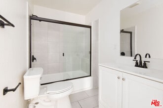 2134 Cloverdale Ave in Los Angeles, CA - Building Photo - Building Photo