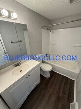 4100-4102 NE 43rd Terrace in Kansas City, MO - Building Photo - Building Photo