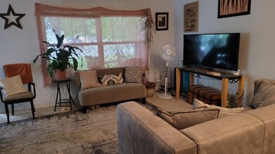 1021A Park Ave in Whitefish, MT - Foto de edificio - Building Photo