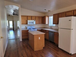5820 Day Dreamer Rd NW in Albuquerque, NM - Building Photo - Building Photo