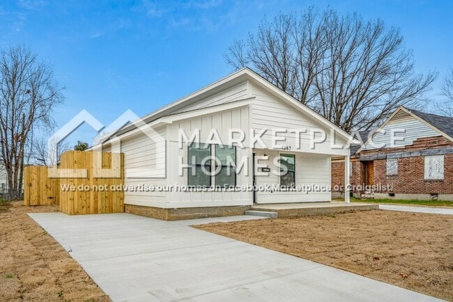 1367 Chadwick Cir in Memphis, TN - Building Photo - Building Photo