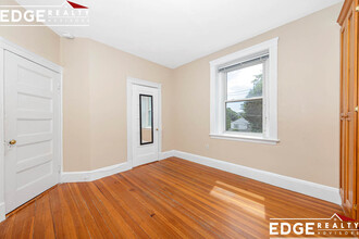 457 Washington St, Unit 6 in Newton, MA - Foto de edificio - Building Photo