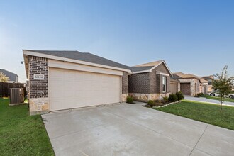 10128 Kelly Acres Ln in Crowley, TX - Building Photo - Building Photo