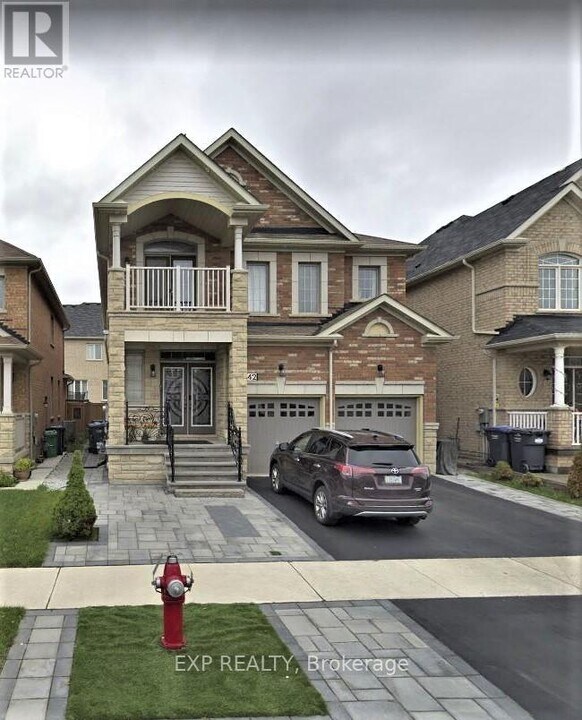 42 Antibes Dr in Brampton, ON - Building Photo