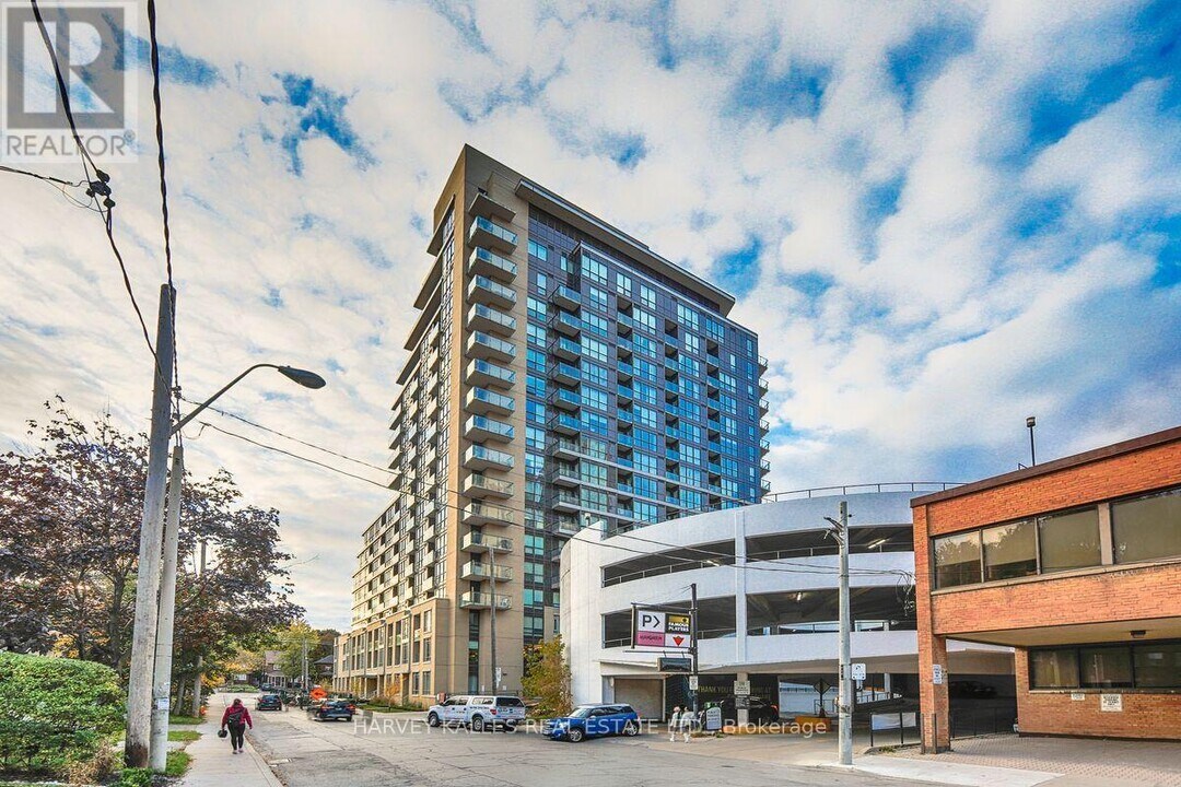 60 Berwick Ave in Toronto, ON - Building Photo