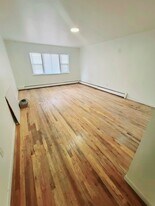 8541-41 Abingdon Rd in Kew Gardens, NY - Building Photo