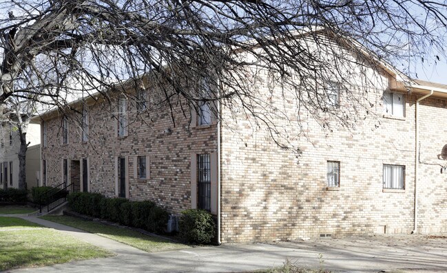 Rothington Place in Dallas, TX - Foto de edificio - Building Photo