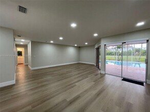 16876 SW 5th Way in Weston, FL - Building Photo - Building Photo