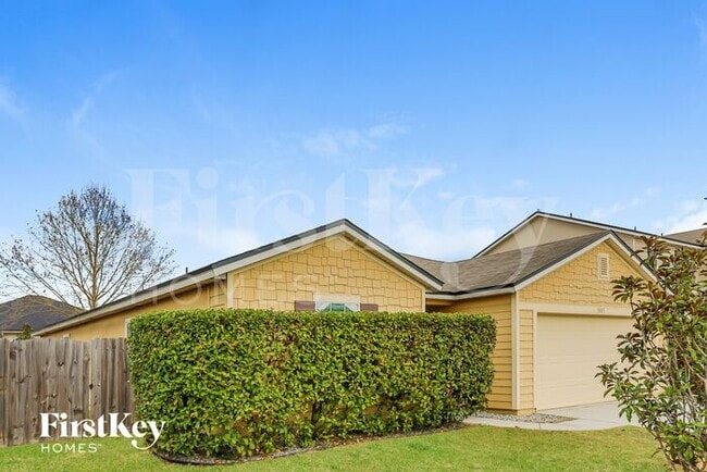 3843 Falcon Crest Dr in Green Cove Springs, FL - Building Photo - Building Photo