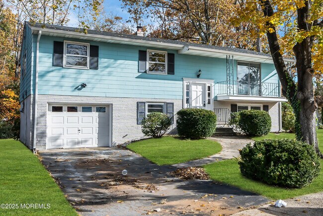 16 Burdge Dr in Howell, NJ - Building Photo - Building Photo