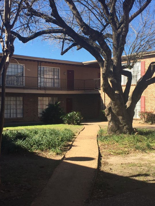 Ashley Square Apartments in Houston, TX - Building Photo