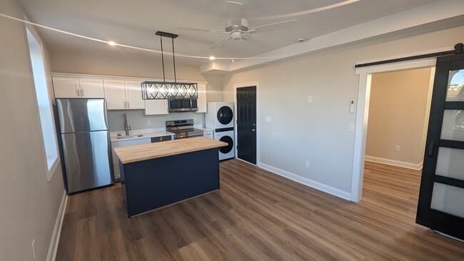 202 N Church St, Unit 2nd Flr Front Apt#4