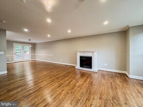 3906 Valley Ridge Dr in Fairfax, VA - Building Photo - Building Photo