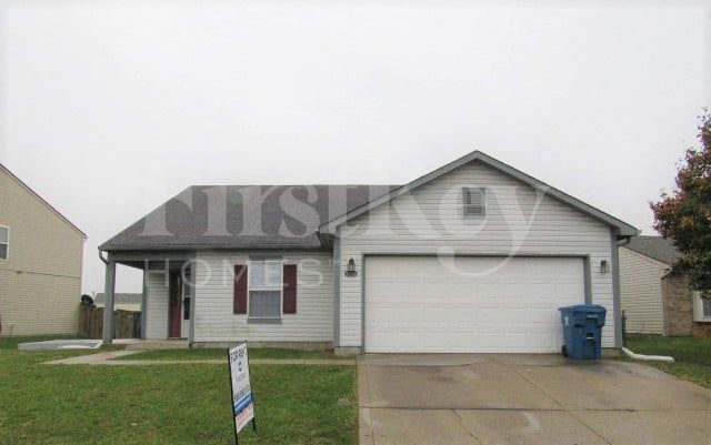 10235 Lone Wolf Dr in Indianapolis, IN - Building Photo