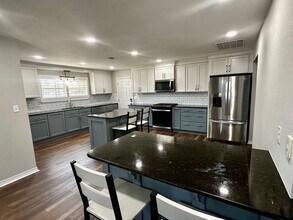 2208 Smallwood Dr in Navarre, FL - Building Photo - Building Photo