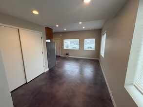 300 N Independence St in Harrisonville, MO - Building Photo - Building Photo