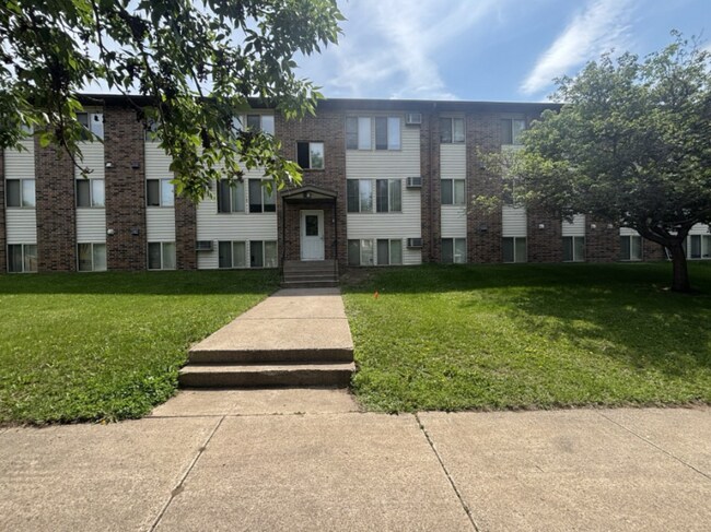 900 7th Ave S in St. Cloud, MN - Building Photo - Building Photo