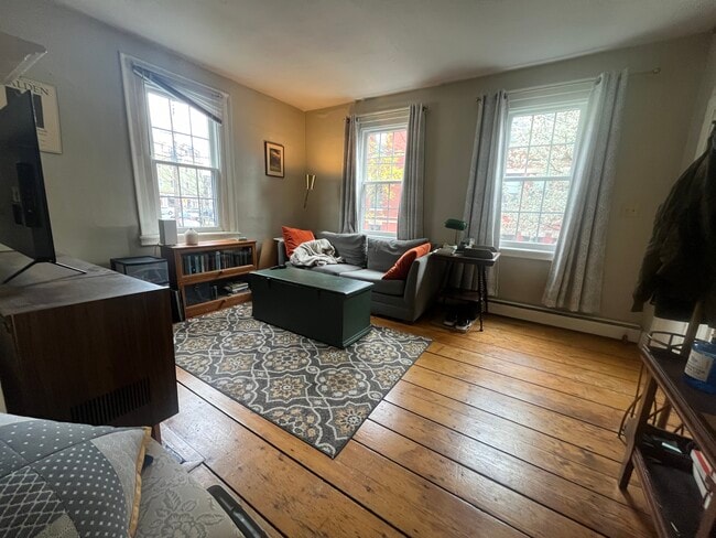 74 John St, Unit 1R in Providence, RI - Building Photo - Building Photo