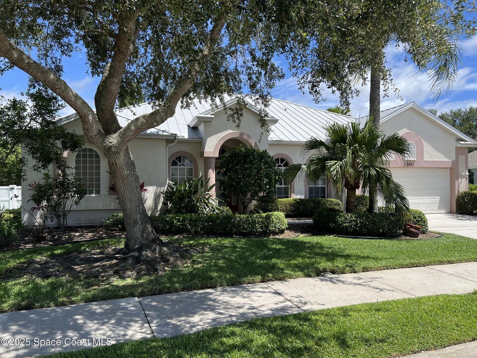 943 Carriage Hill Rd in Melbourne, FL - Building Photo