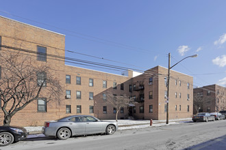 63--19 Austin St in Flushing, NY - Foto de edificio - Building Photo