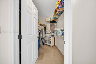 6301 Collins Ave, Unit 1708 in Miami Beach, FL - Building Photo - Building Photo