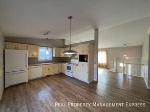 Charming 4 bed 2 Bath Home! in Sioux Falls, SD - Building Photo - Building Photo