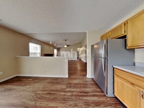 888 Hollowood Ln in Avon, IN - Foto de edificio - Building Photo