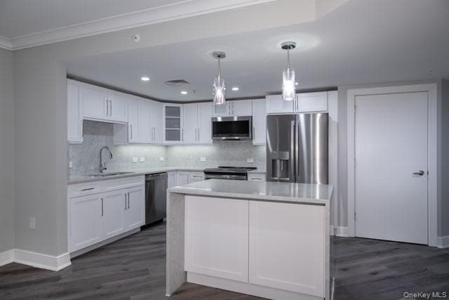 100 Glen St in Glen Cove, NY - Foto de edificio - Building Photo