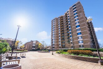 102 Monroe St in Rockville, MD - Building Photo - Building Photo