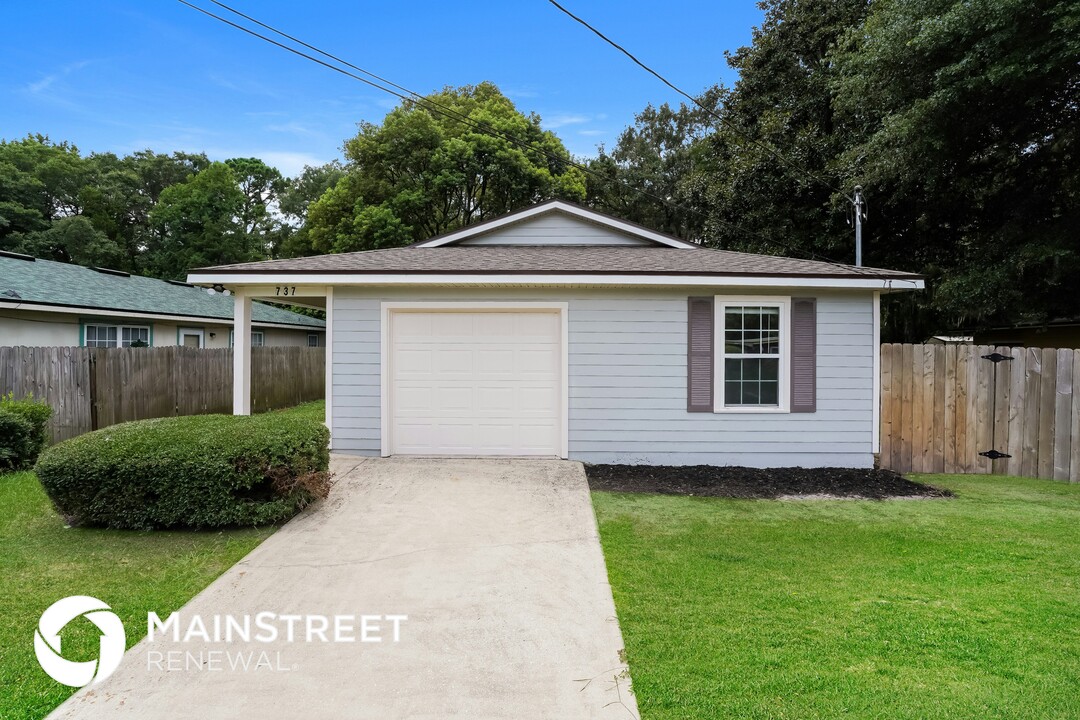 737 North St in Green Cove Springs, FL - Building Photo