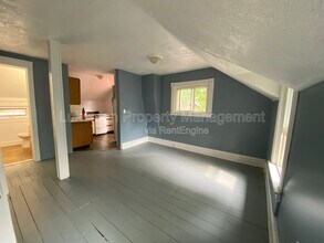 1020 W Kalamazoo Ave in Kalamazoo, MI - Building Photo - Building Photo