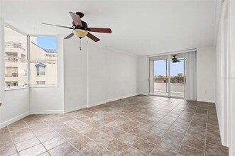 2333 Feather Sound Dr in Clearwater, FL - Building Photo - Building Photo
