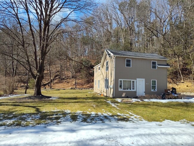 25 Bolton Basin Rd in Sparrow Bush, NY - Building Photo - Building Photo