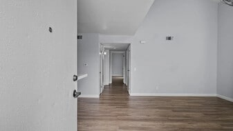 24491 Valle Del Oro in Santa Clarita, CA - Building Photo