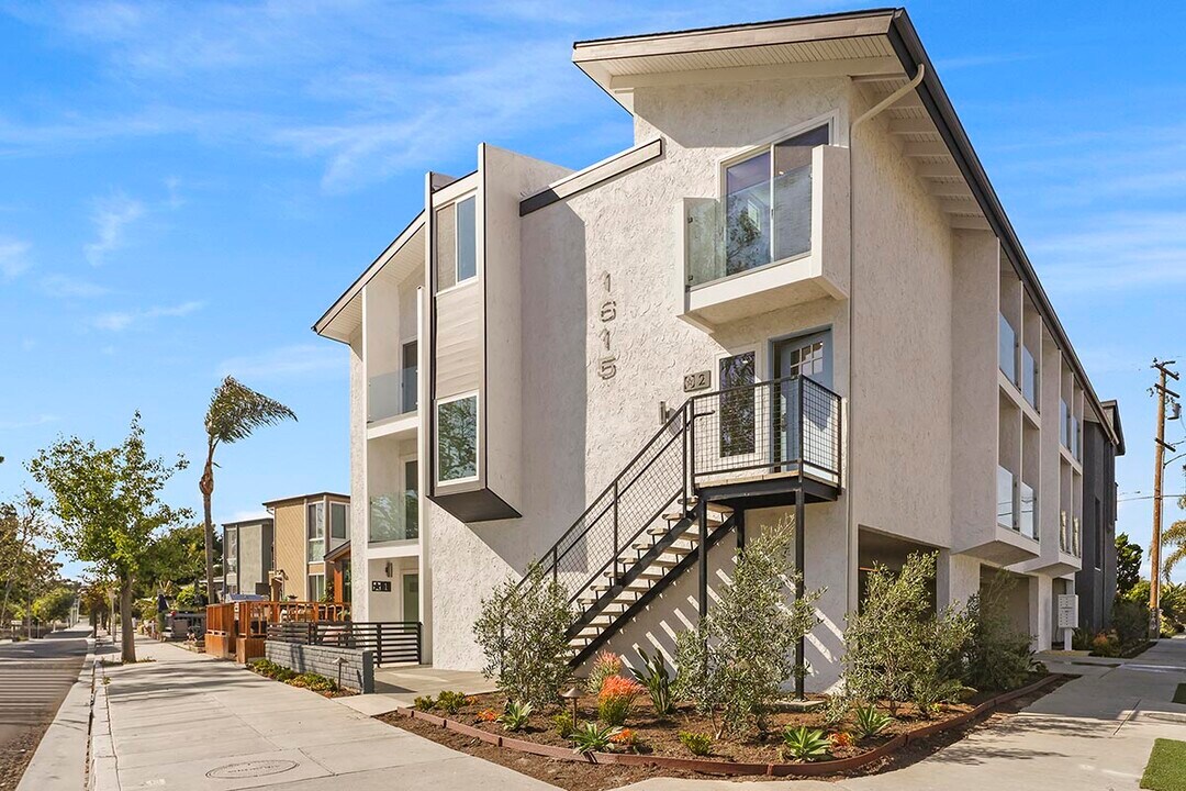 1615 Electric Ave in Seal Beach, CA - Building Photo