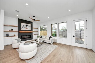 5520 Chapman St in Houston, TX - Building Photo - Building Photo