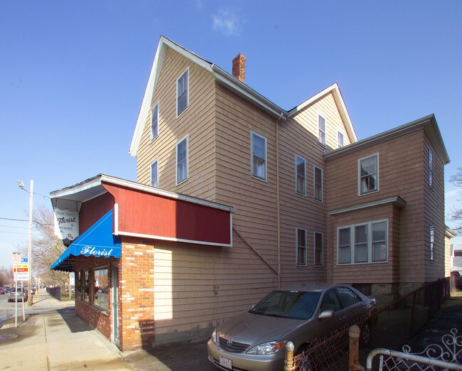 940 S Main St in Fall River, MA - Building Photo - Building Photo