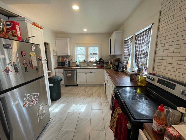 1005 Newell St in Bellingham, WA - Building Photo - Building Photo