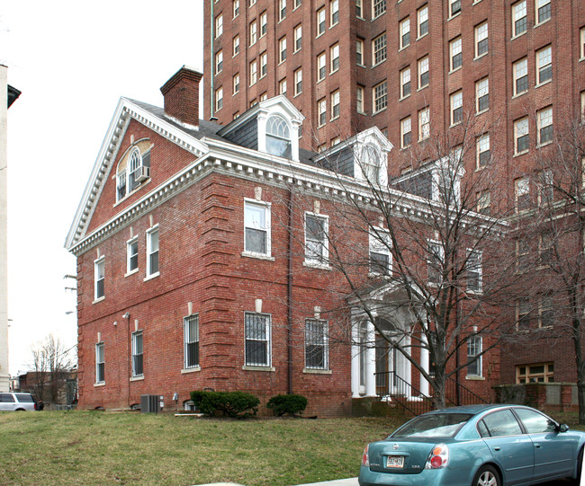 The Mansion Apartments at Cloversdale in Baltimore, MD - Foto de edificio - Building Photo