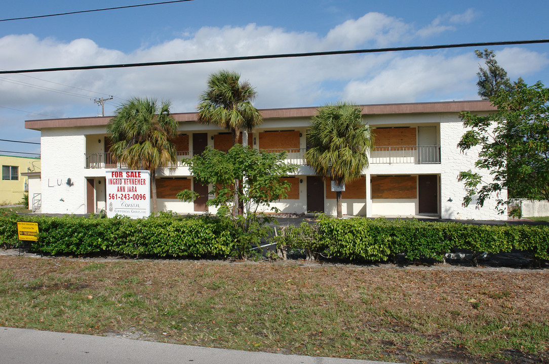 613 NE 4th St in Delray Beach, FL - Foto de edificio