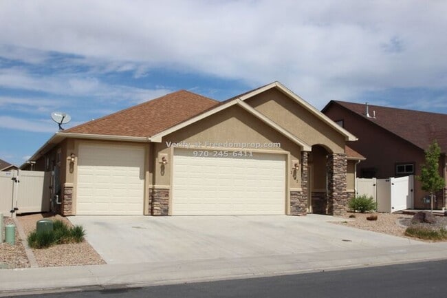 2482 Wolcott Ave in Grand Junction, CO - Foto de edificio - Building Photo