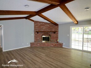 2101 Essex Square in Manhattan, KS - Building Photo - Building Photo